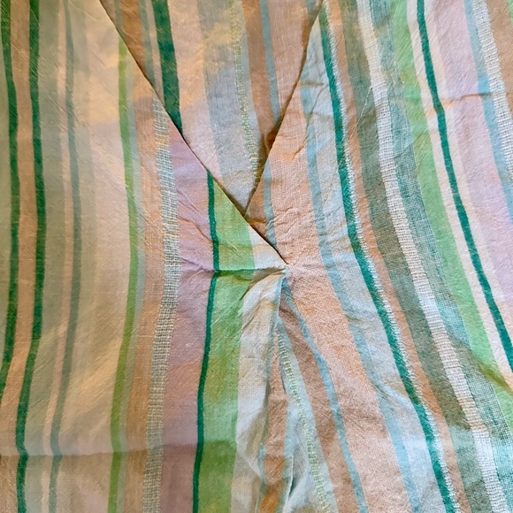 Women’s Time & Tru Top - Picture 2 of 3